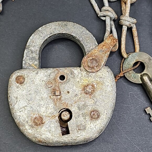 Vintage CPR Railroad Locks Made In Canada With Chains And Key READ - Picture 8 of 11